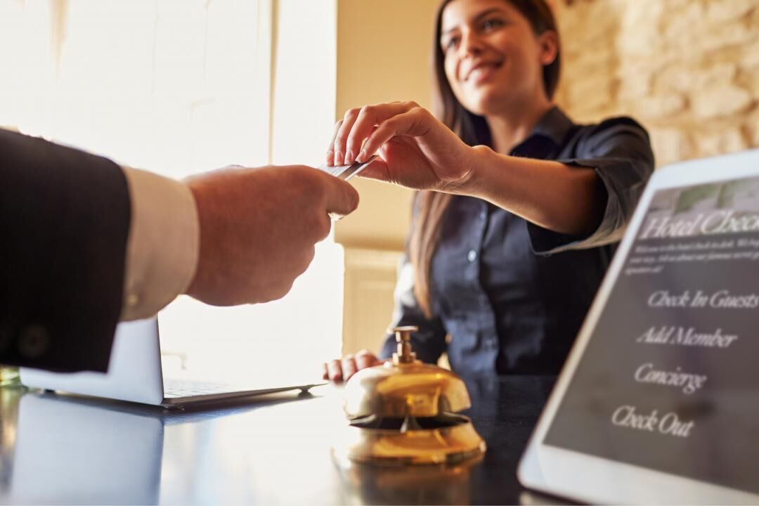 Hotel, motel, and resort desk clerks: Hawaii